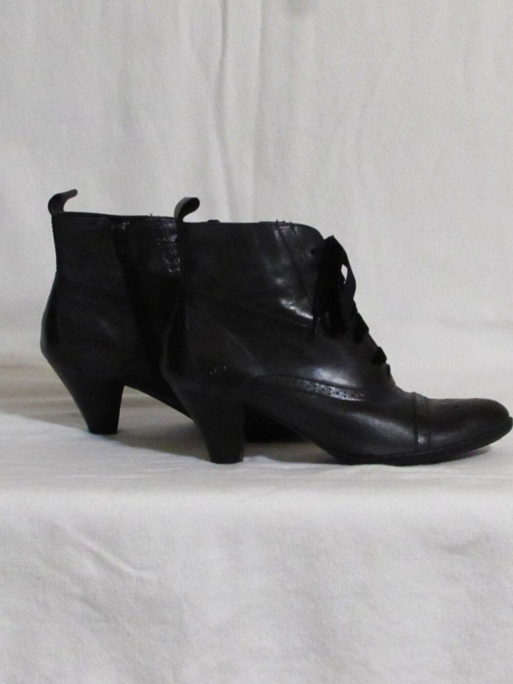Womens Ladies Born Black Leather Lace Up "Peasant" Heels Boots 8.5 M Orig $190 - Picture 6 of 10